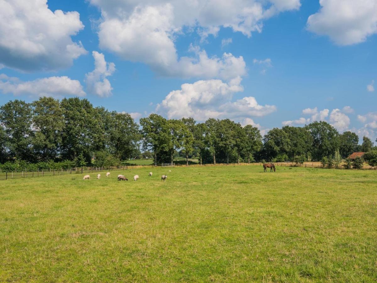 Grandeur Farmhouse In Dwingeloo At A National Park Villa Exterior foto